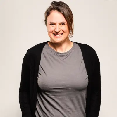 Dr. Claudia Armbrüster