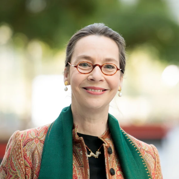 Dr. Victoria Ossadnik