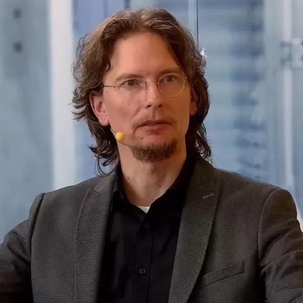 Dr.  Christof Nitsche