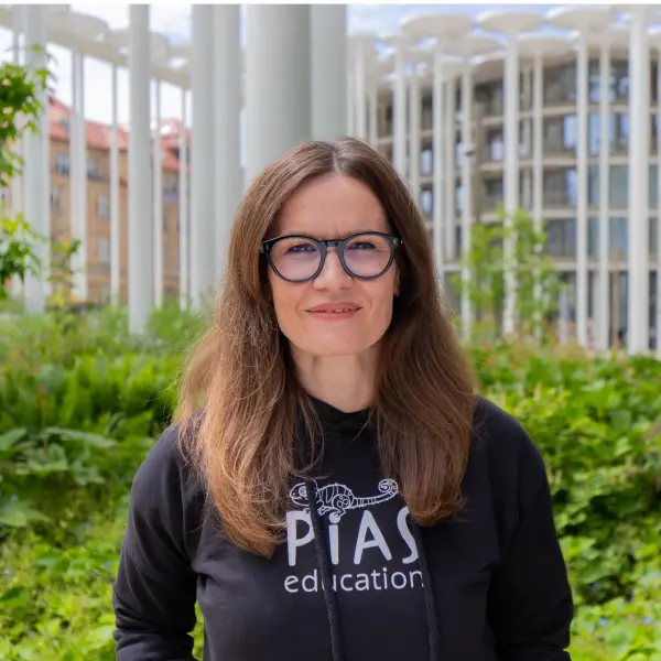 Dr․ Sabine Völkel